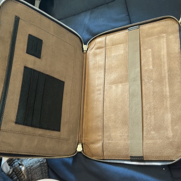 Serapian file folder with red Louis Vuitton Strap - Picture 2 of 2